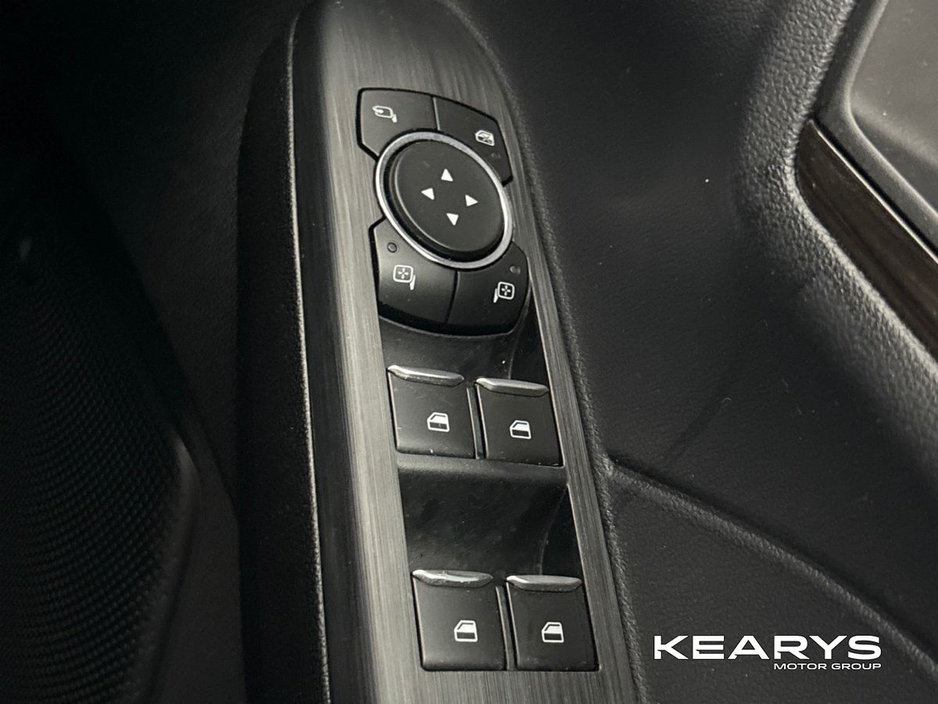 2023 Ford Kuga 2.5 Duratec 225PS PHEV Vignale *Solar Silver* €33,950