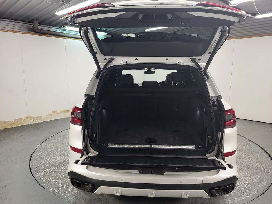 2021 BMW X5 - image 13