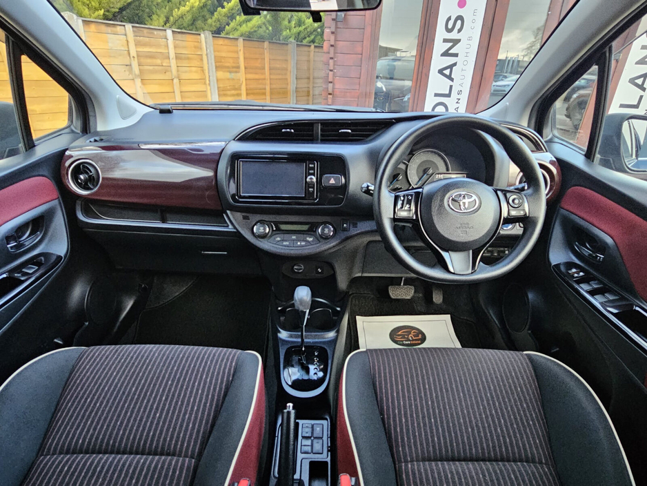 2017 Toyota Vitz - image 24