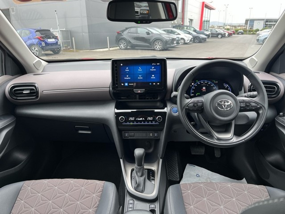 2024 Toyota Yaris Cross - image 8