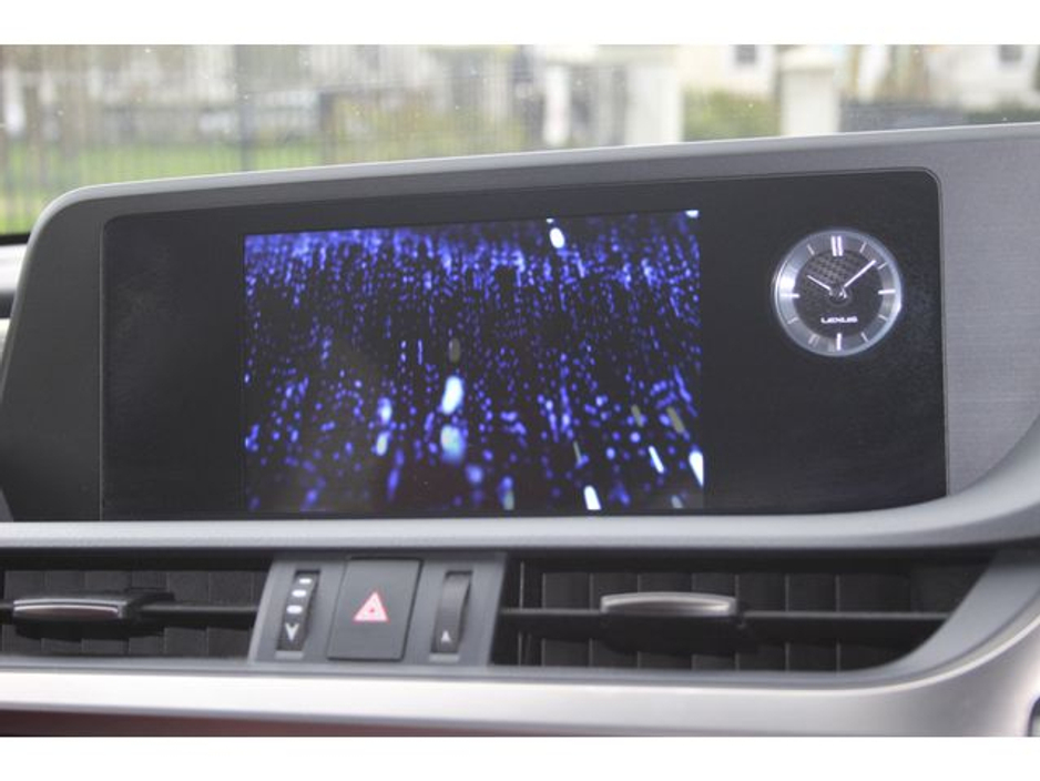 2019 Lexus ES 300 H - image 34