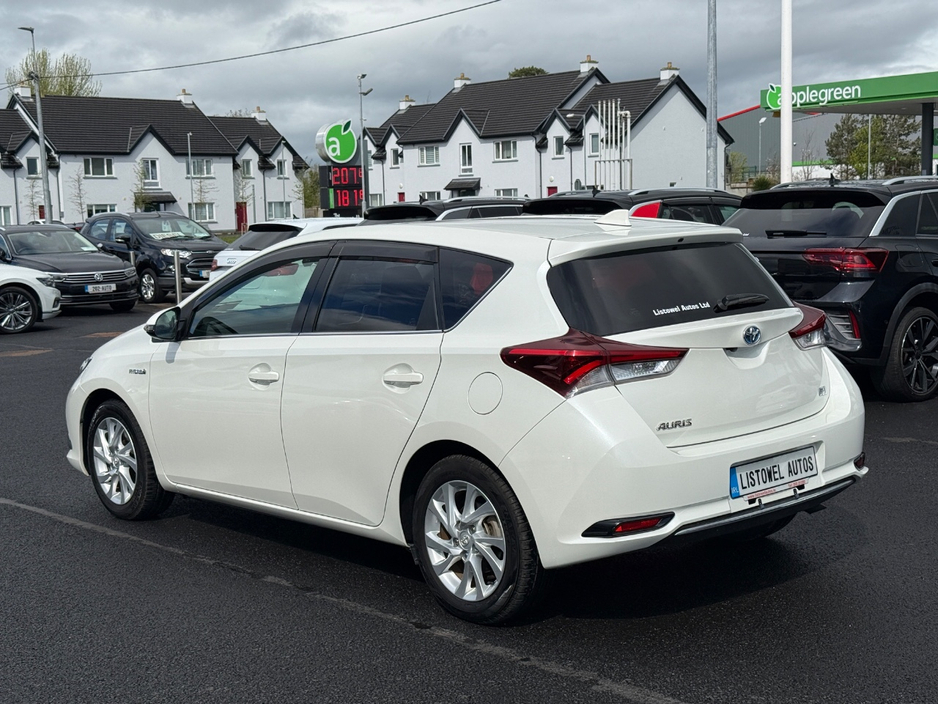 2017 Toyota Auris - image 7