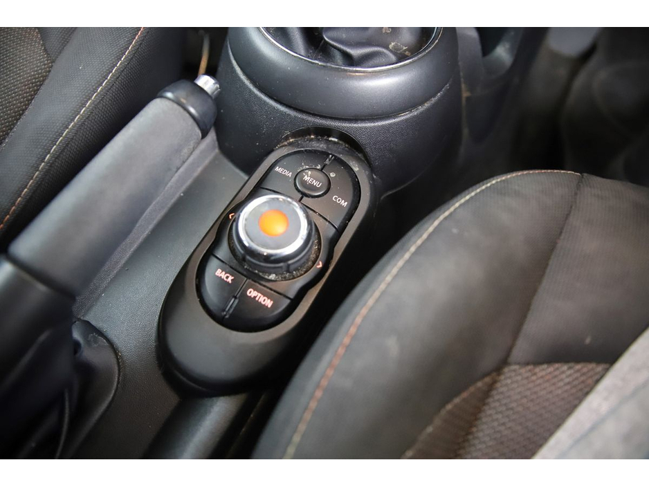 2020 MINI Hatch - image 19