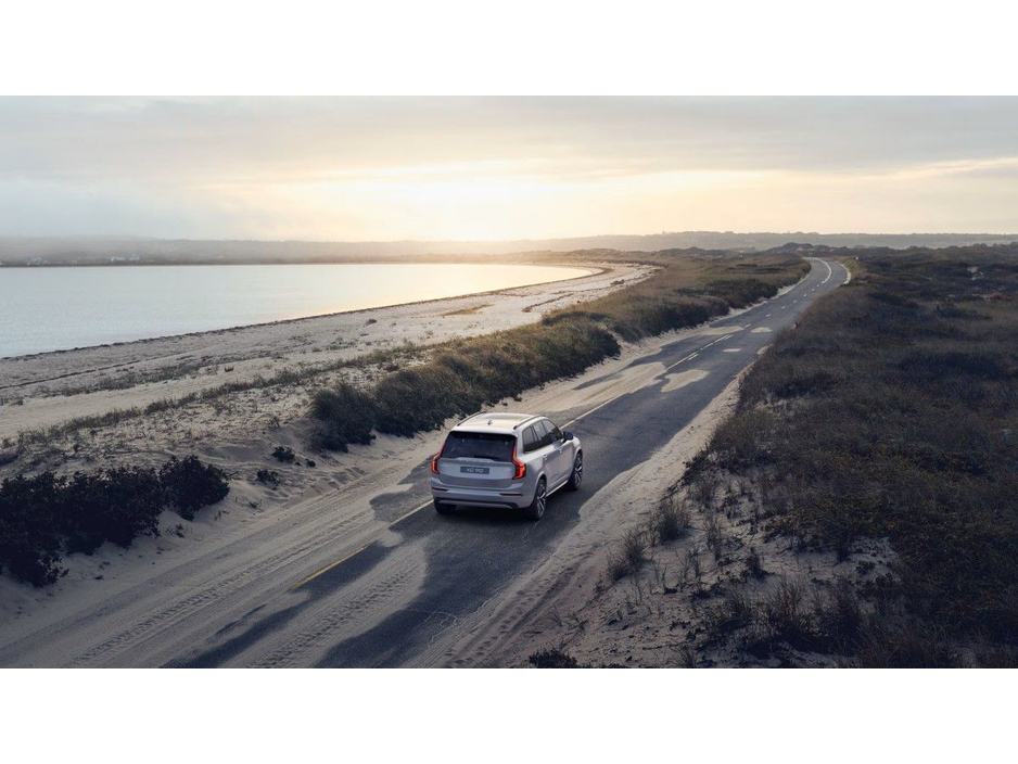 2026 Volvo XC90 - image 8