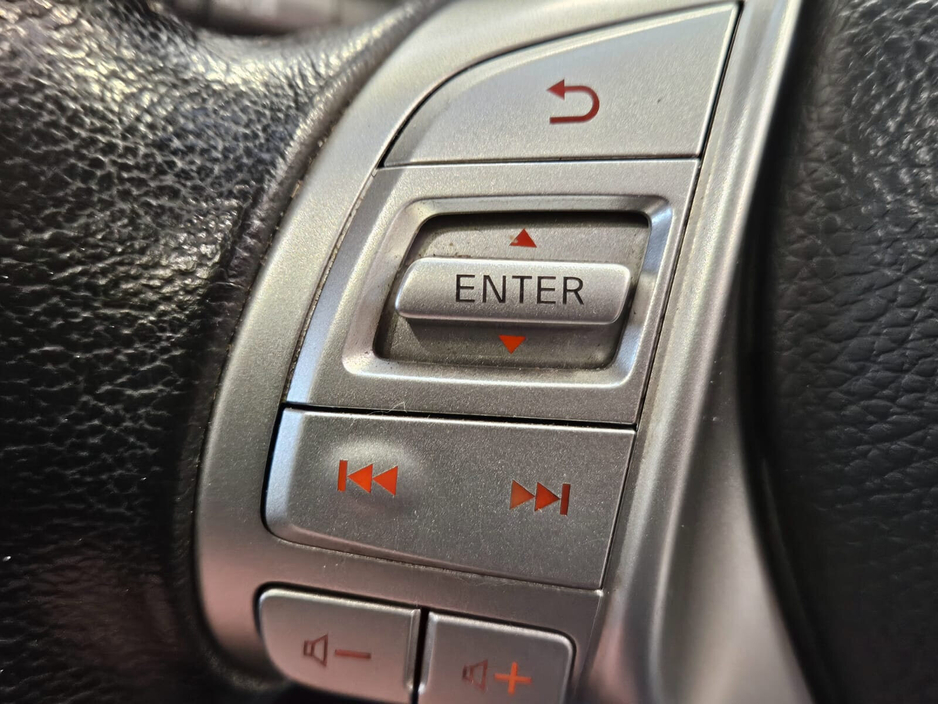 2019 Nissan Navara - image 10