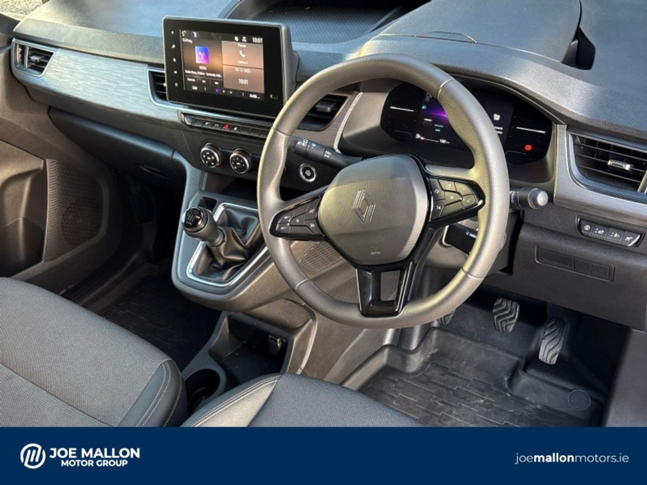 2025 Renault Kangoo - image 9