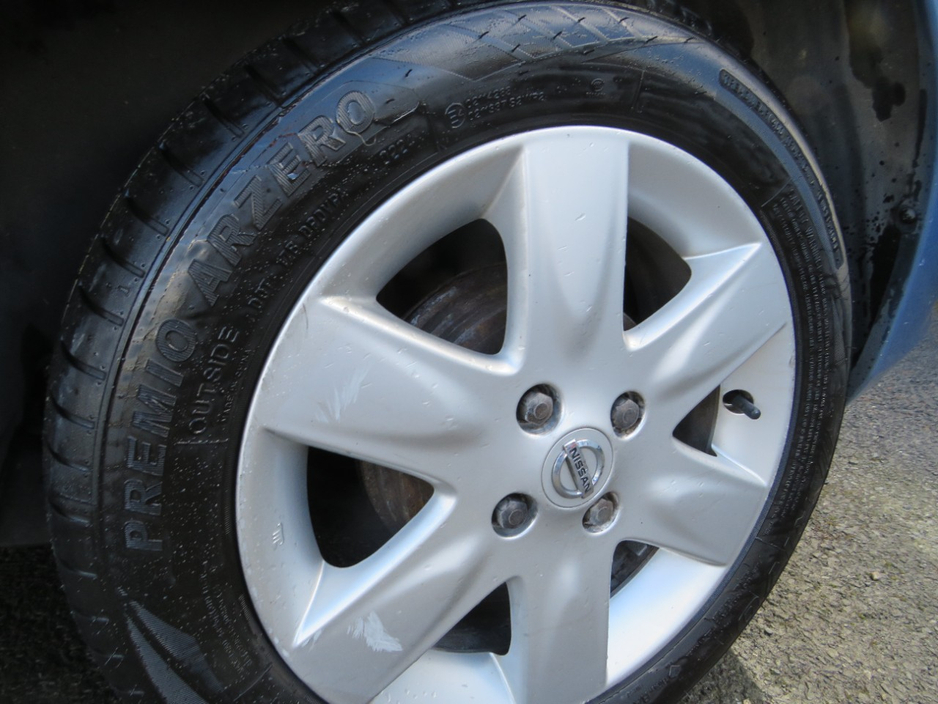 2006 Nissan Micra - image 8