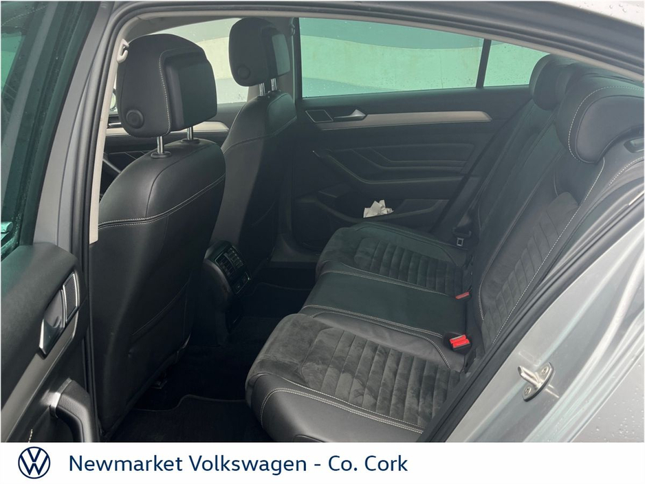 2021 Volkswagen Passat - image 7