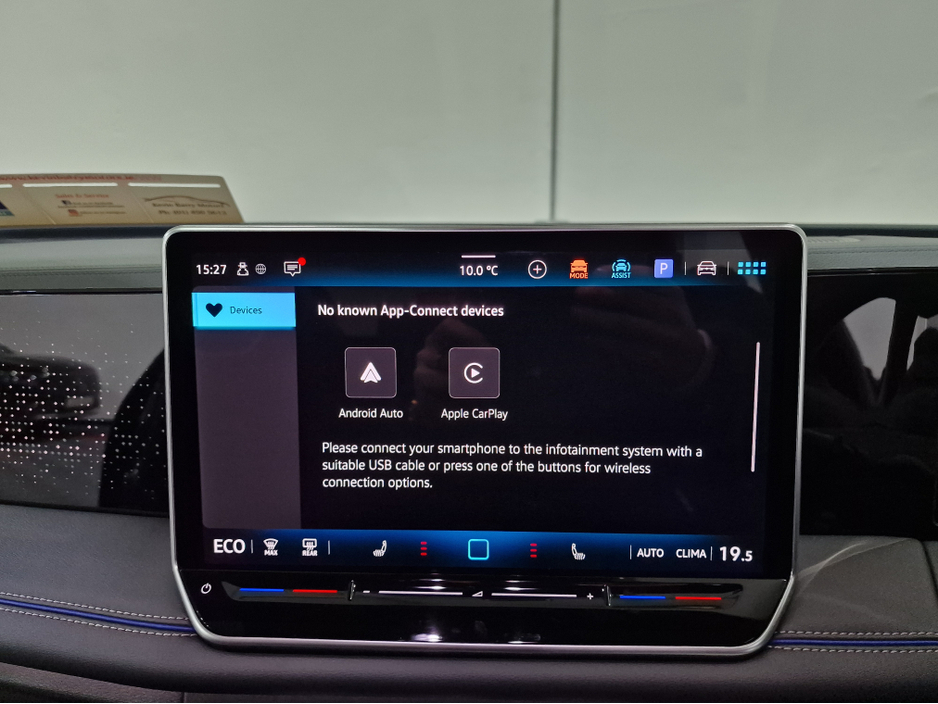 2025 Volkswagen Tiguan 1.5TSi PHEV R-LINE AUTOMATIC **ONE OWNER / NEW MODEL / APPLE CARPLAY / ADAPTIVE CRUISE CONTROL / BLIND SPOT ASSIST / HEATED & MASSAGE FRONT SEATS / HEATED STEERING WHEEL / WIRELESS PHONE CHARGING** €50,900