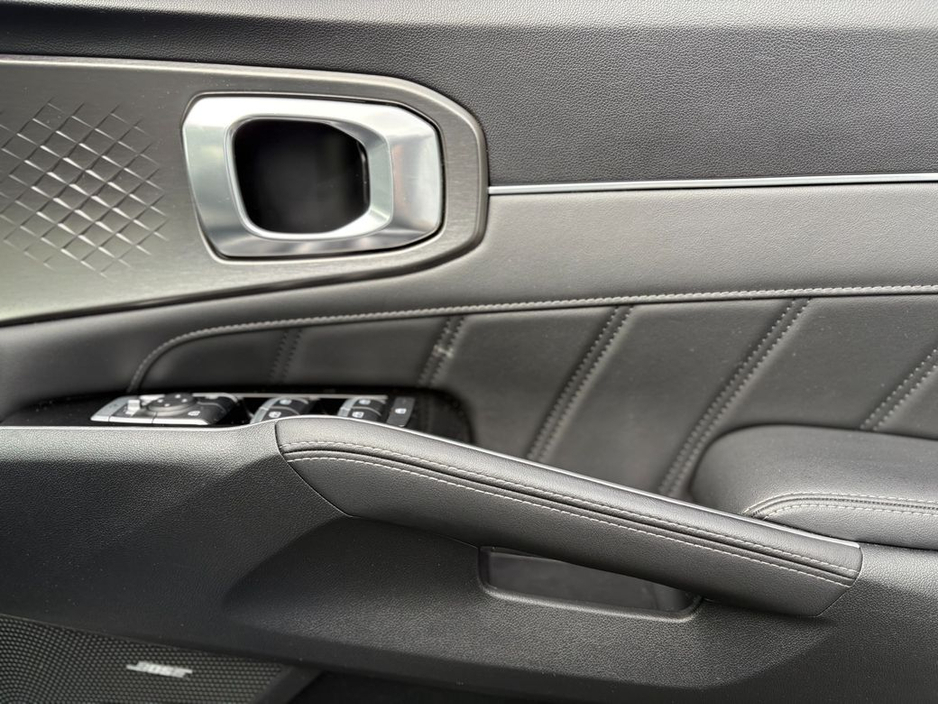 2021 Kia Sorento - image 8