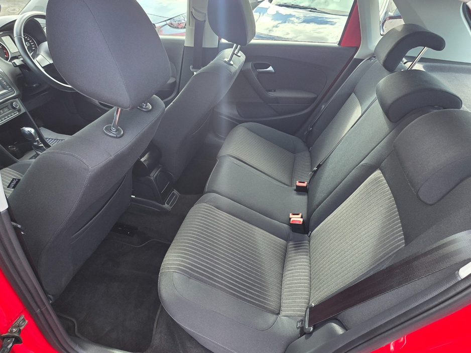 2013 Volkswagen Polo - image 11