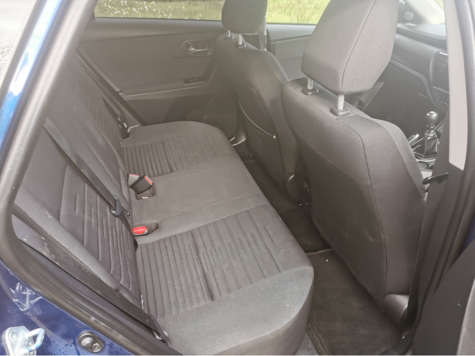 2016 Toyota Auris - image 15