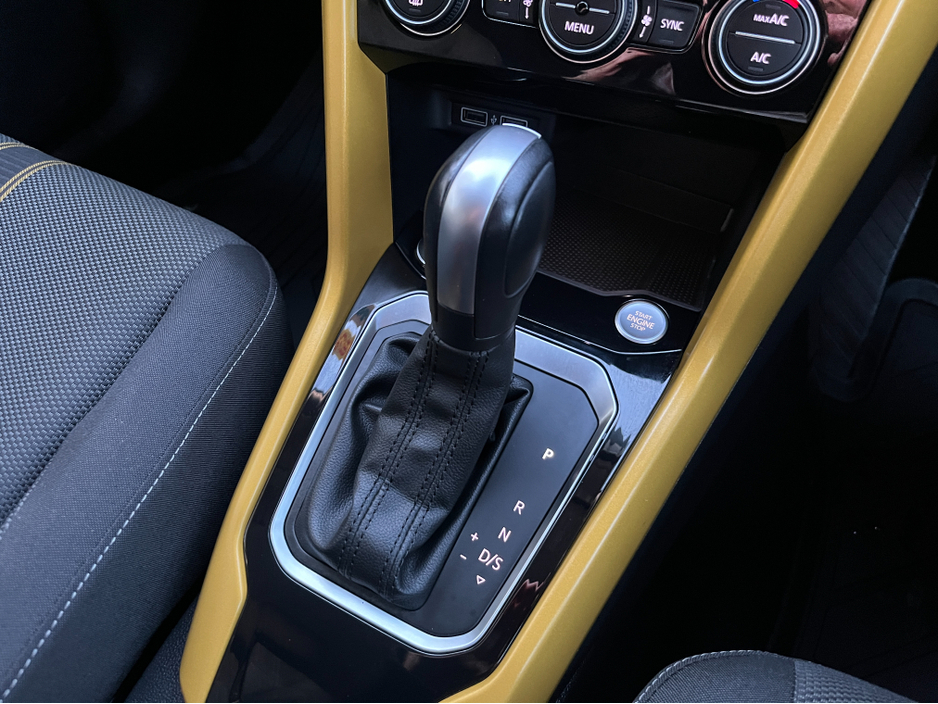 2020 Volkswagen T-Roc STYLE DESIGN AUTOMATIC 2.0 DIESEL //LOW MILES//REVERSE CAMERA//KEYLESS ENTRY//ADAPTIVE CRUISE CONTROL//BLIND SPOT WARNING// €23,950