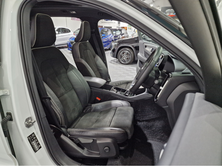 2021 Volvo XC40 - image 10