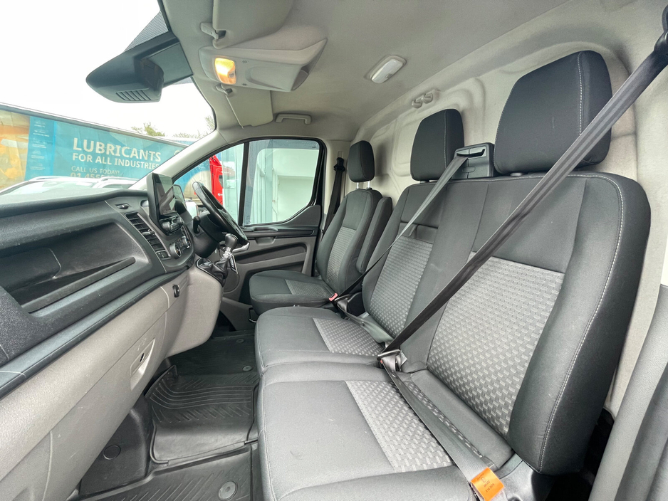 2023 Ford Transit Custom - image 11