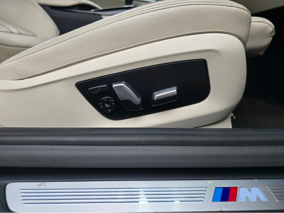 2017 BMW 5 Series - image 23