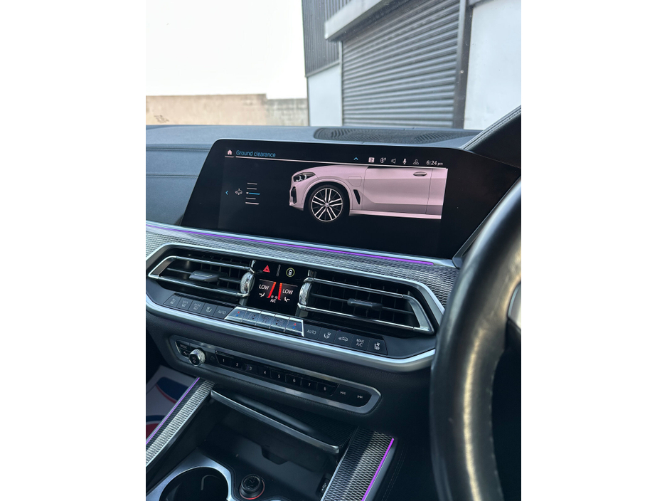 2020 BMW X5 - image 30