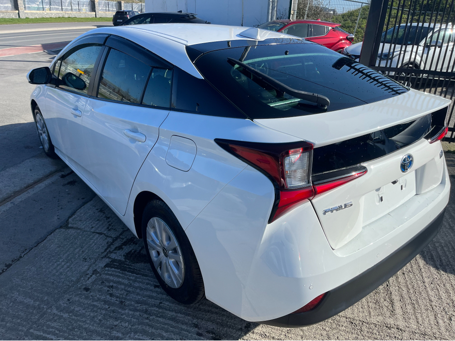 2020 Toyota Prius - image 3
