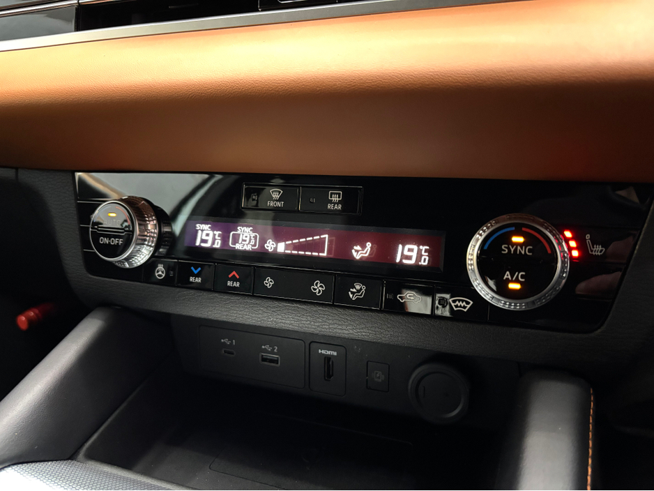 2024 Mitsubishi Outlander - image 10