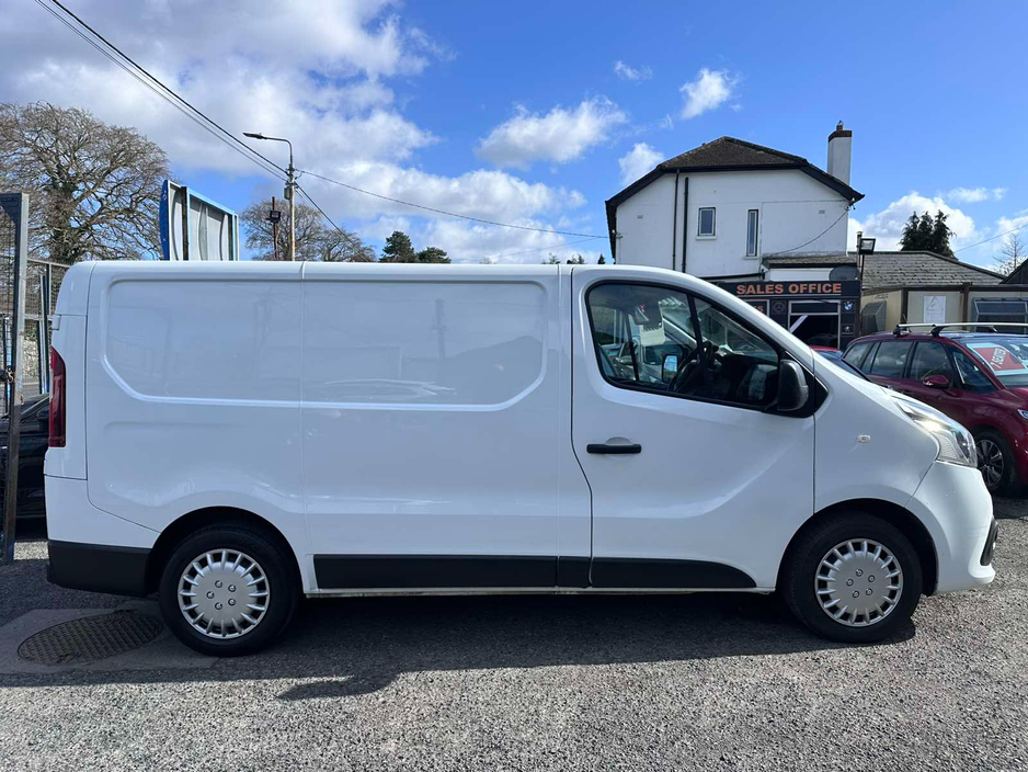 2016 Renault Trafic - image 5