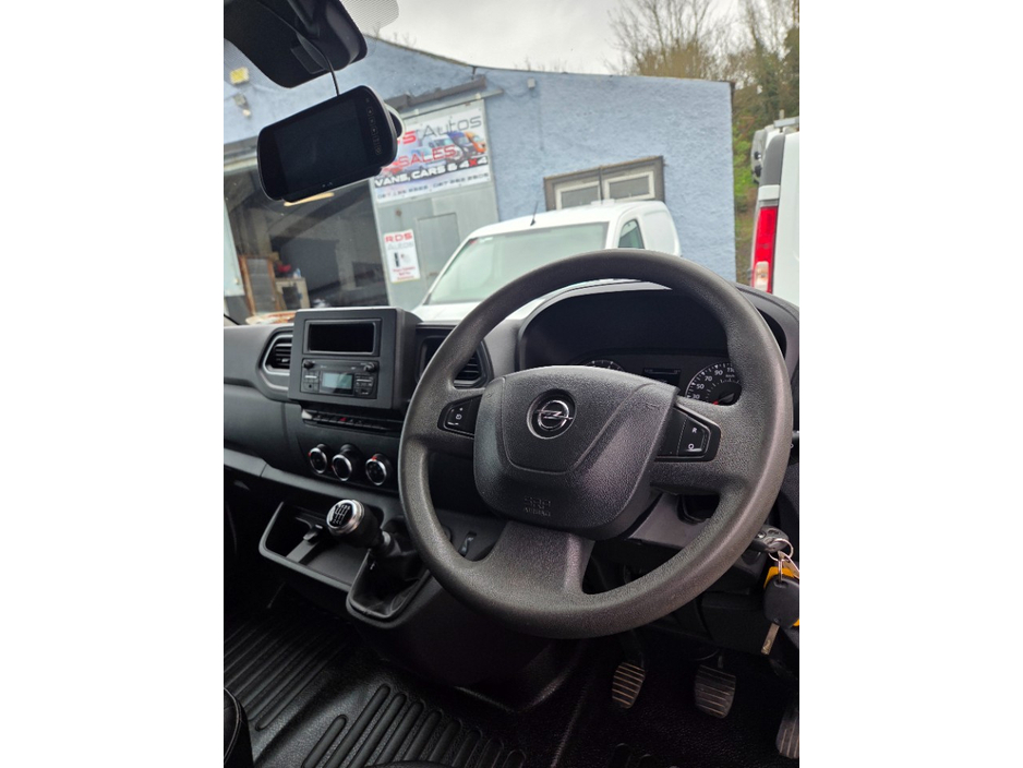 2021 Opel Movano - image 8