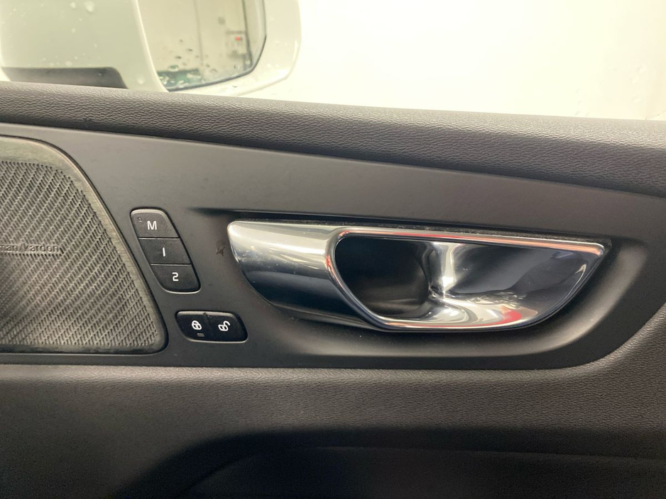 2020 Volvo XC60 - image 20