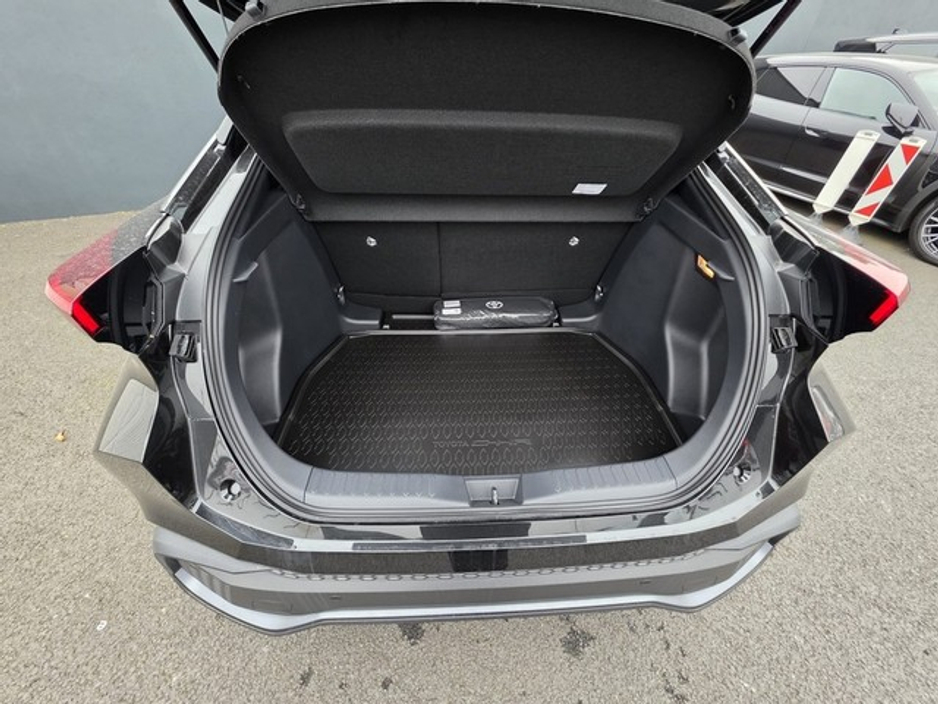 2024 Toyota C-HR 1.8 Hybrid Sport 5dr €34,949