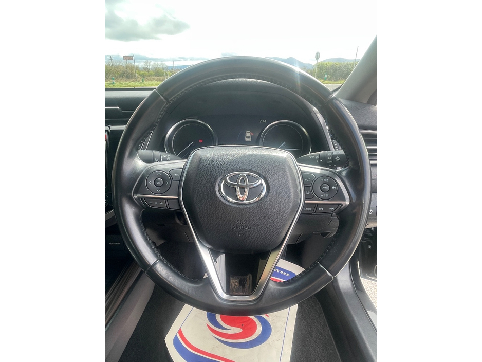 2018 Toyota Camry - image 14