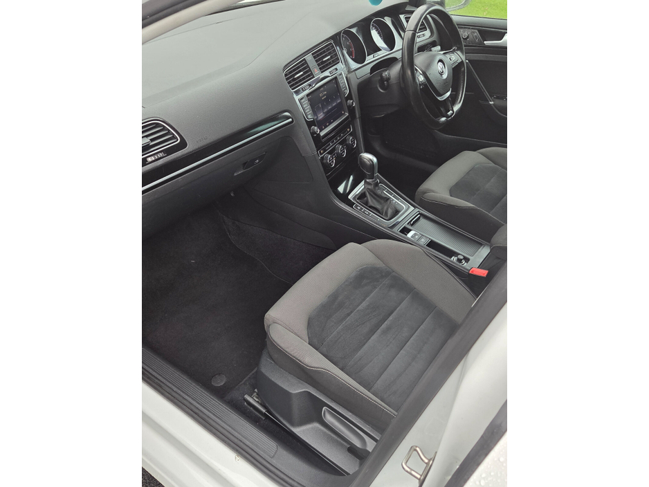 2016 Volkswagen Golf - image 10