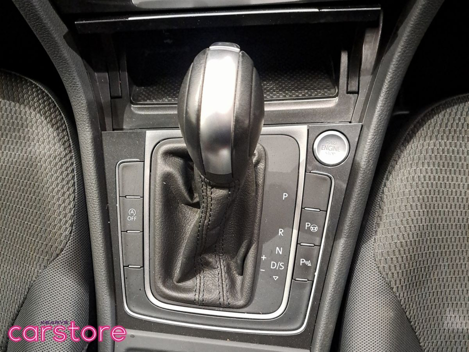 2020 Volkswagen Golf - image 16