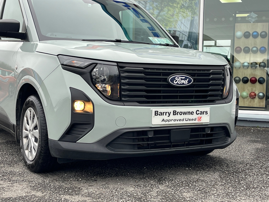 2024 Ford Transit Courier - image 14