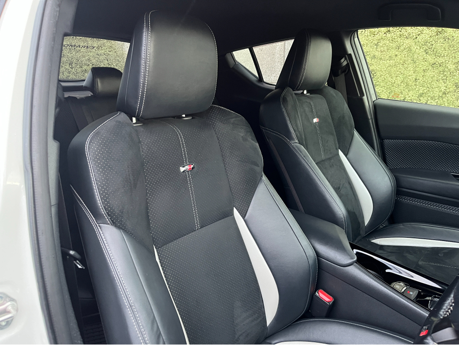 2019 Toyota C-HR GR SPORT AUTOMATIC HYBRID 1.8 PETROL //REVERSE CAMERA//KEYLESS ENTRY//HALF LEATHER SEATS//ADAPTIVE CRUISE CONTROL//