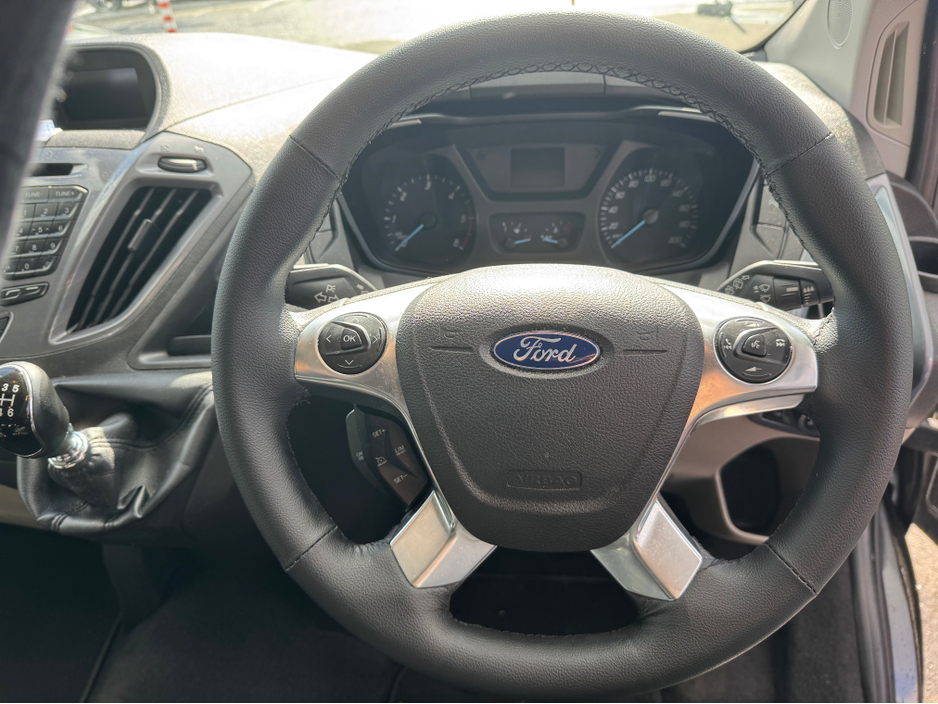 2017 Ford Tourneo Custom - image 10