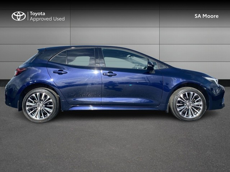 2025 Toyota Corolla - image 3