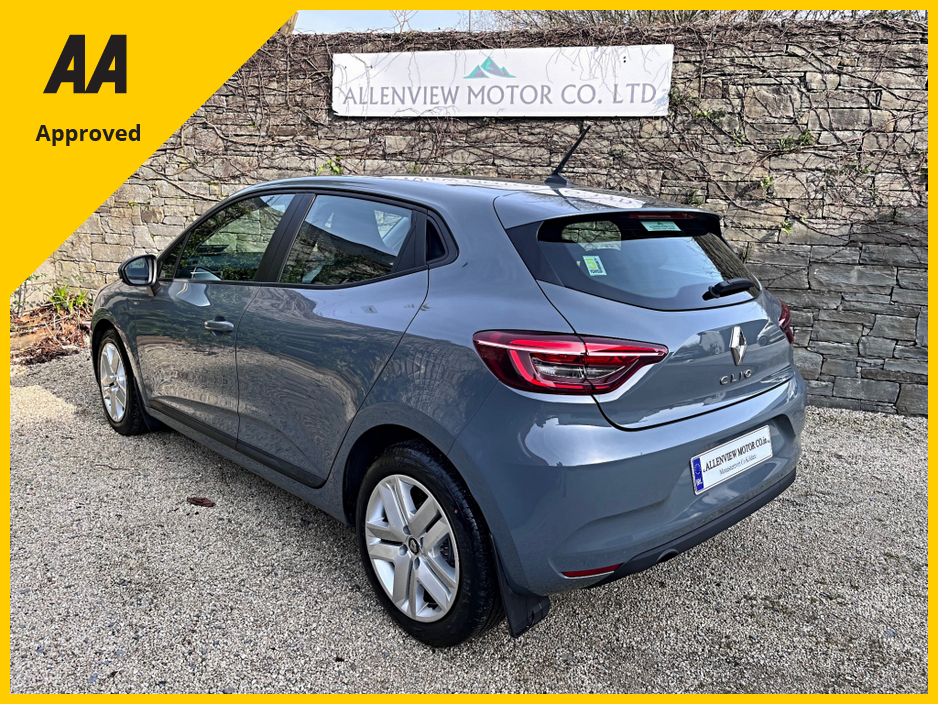 2022 Renault Clio - image 8