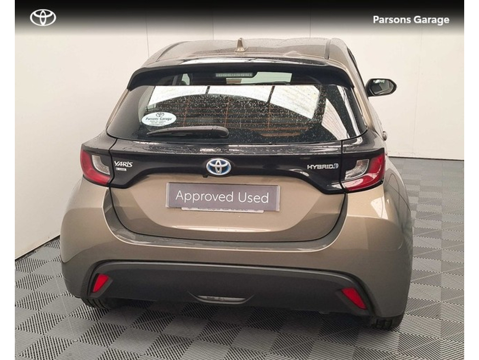 2023 Toyota Yaris - image 4