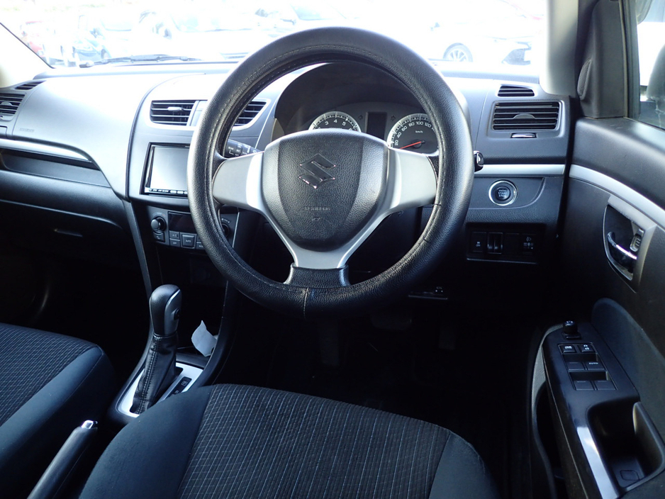 2015 Suzuki Swift - image 6