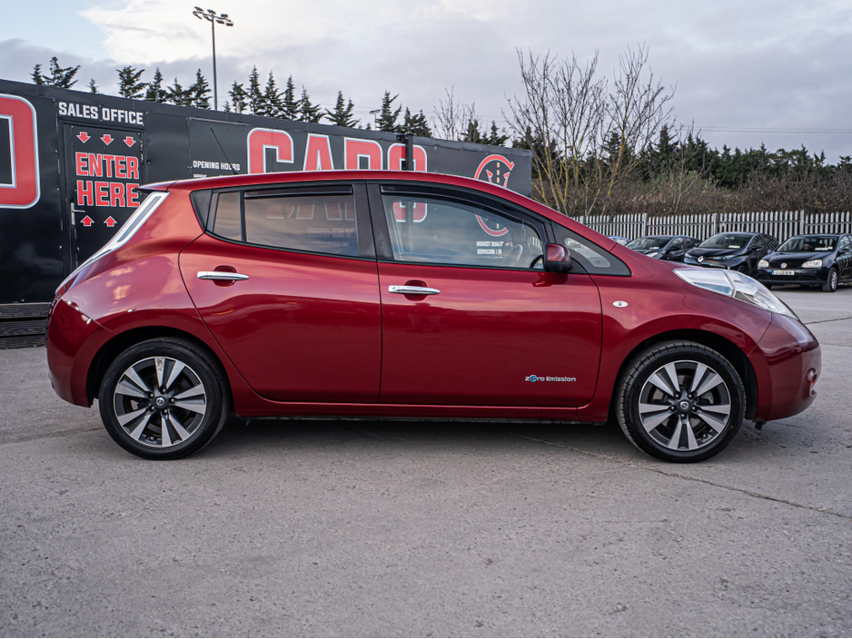 2016 Nissan Leaf - image 12