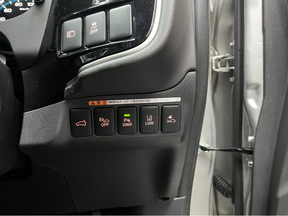 2018 Mitsubishi Outlander - image 13