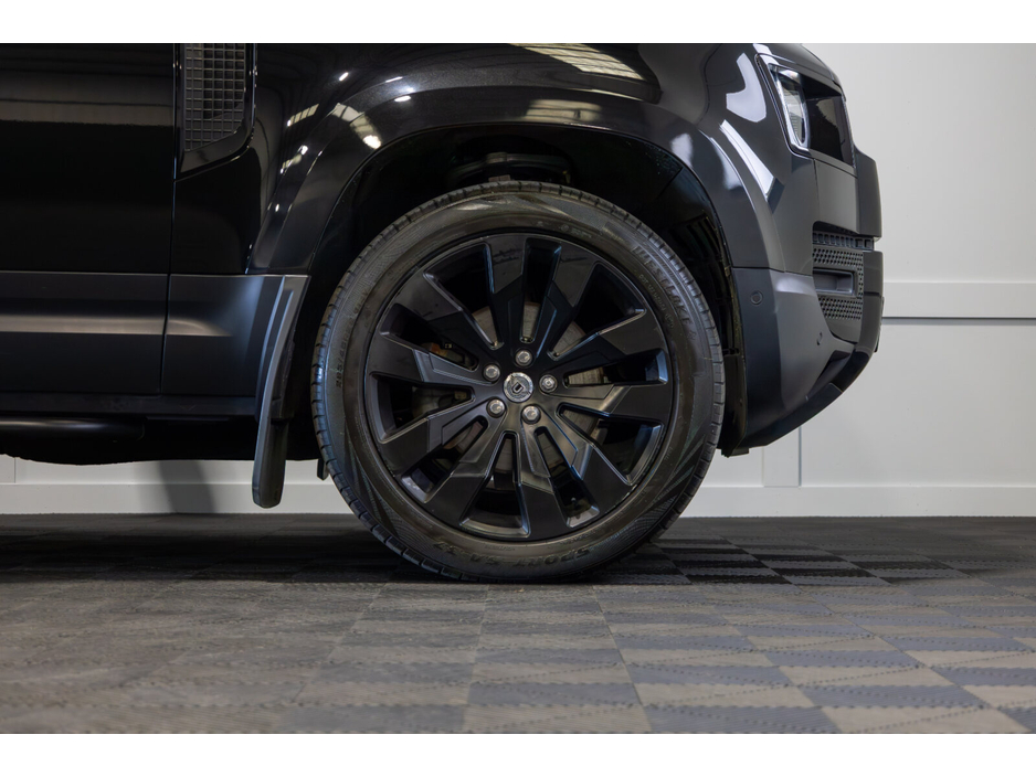 2023 Land Rover Defender - image 7