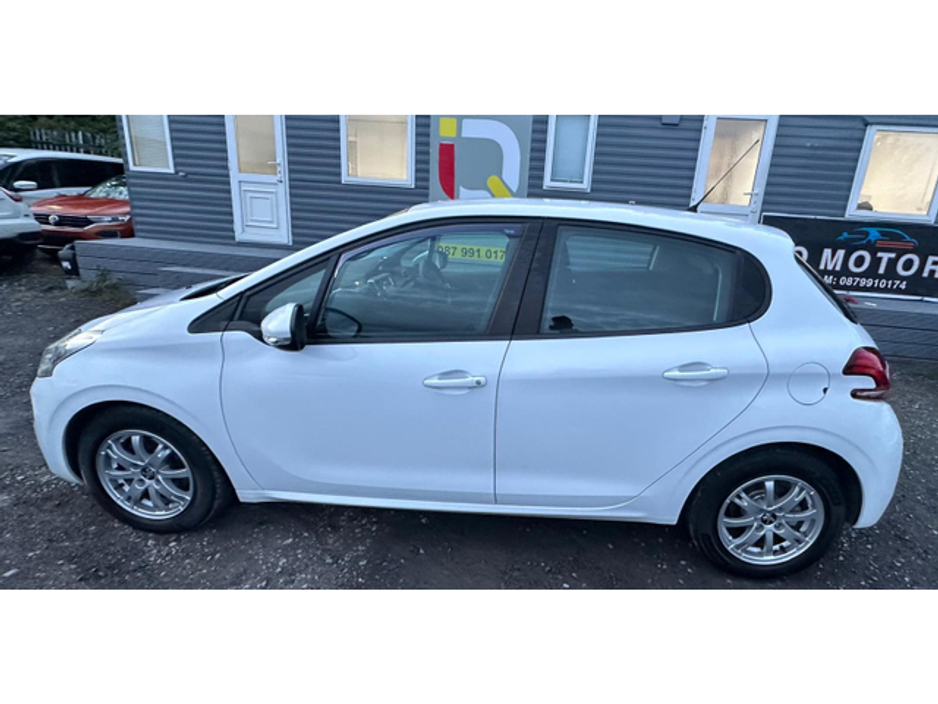 2016 Peugeot 208 Puretech 1.2L Petrol Automatic (2763) €9,995