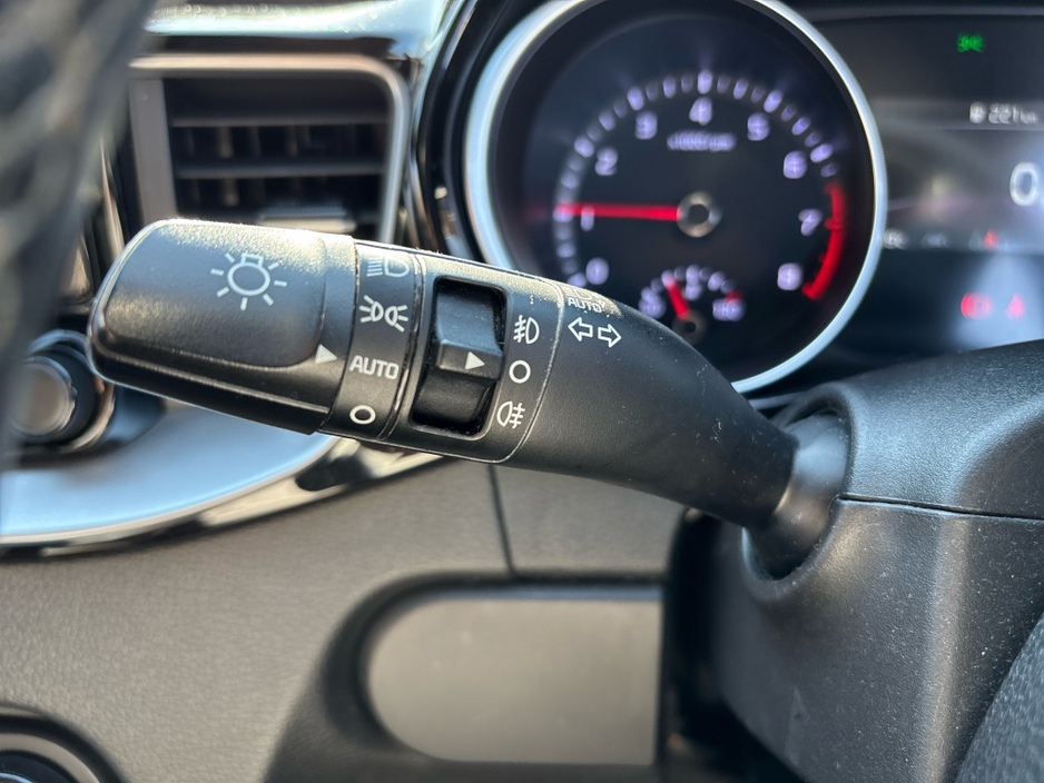 2022 Kia Ceed - image 16