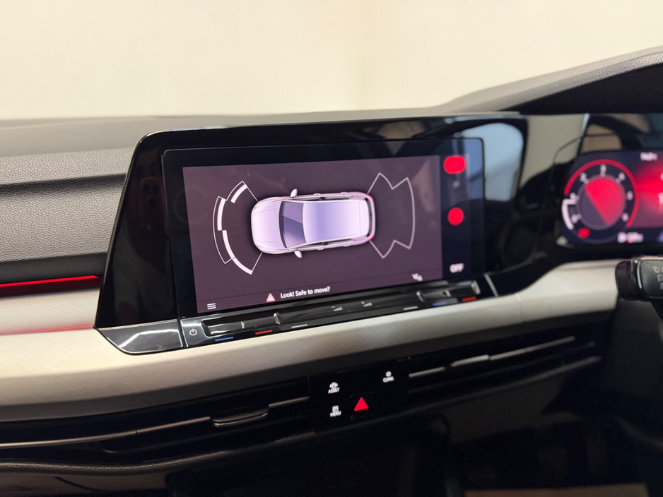 2022 Volkswagen Golf - image 14