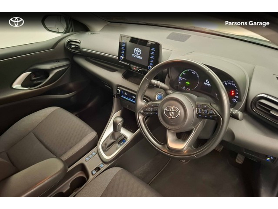 2022 Toyota Yaris - image 7