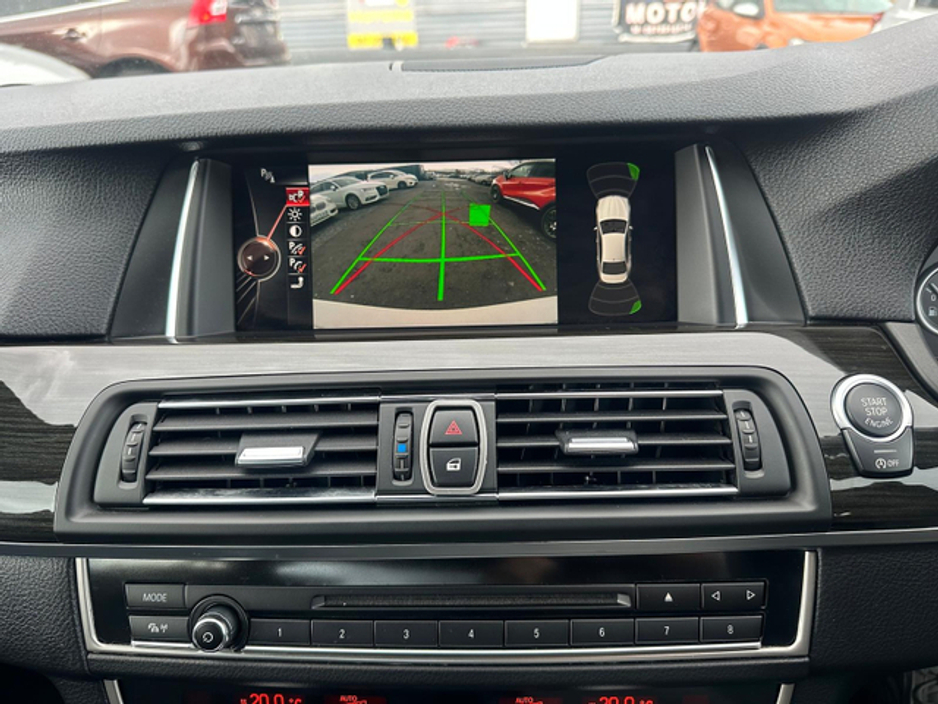 2017 BMW 5 Series - image 18