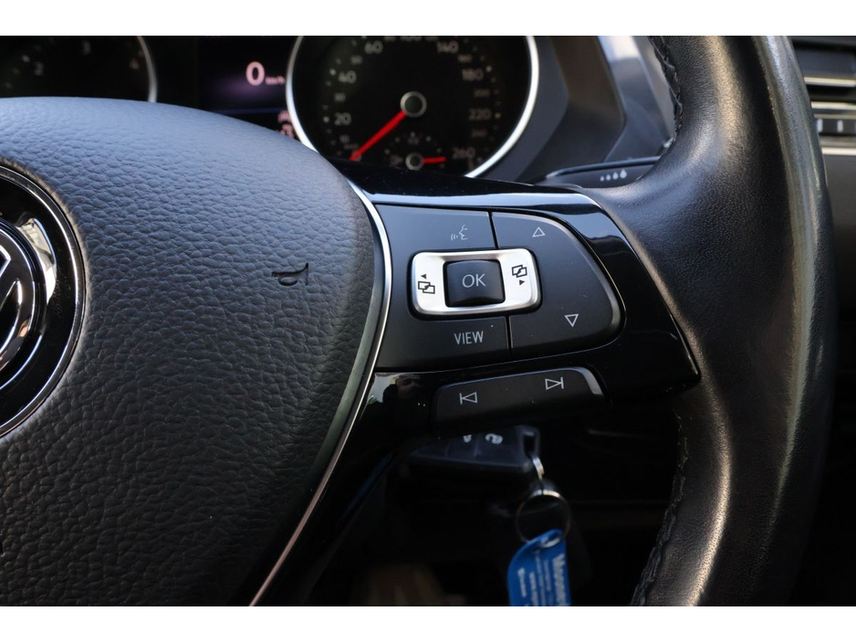 2021 Volkswagen Tiguan - image 11