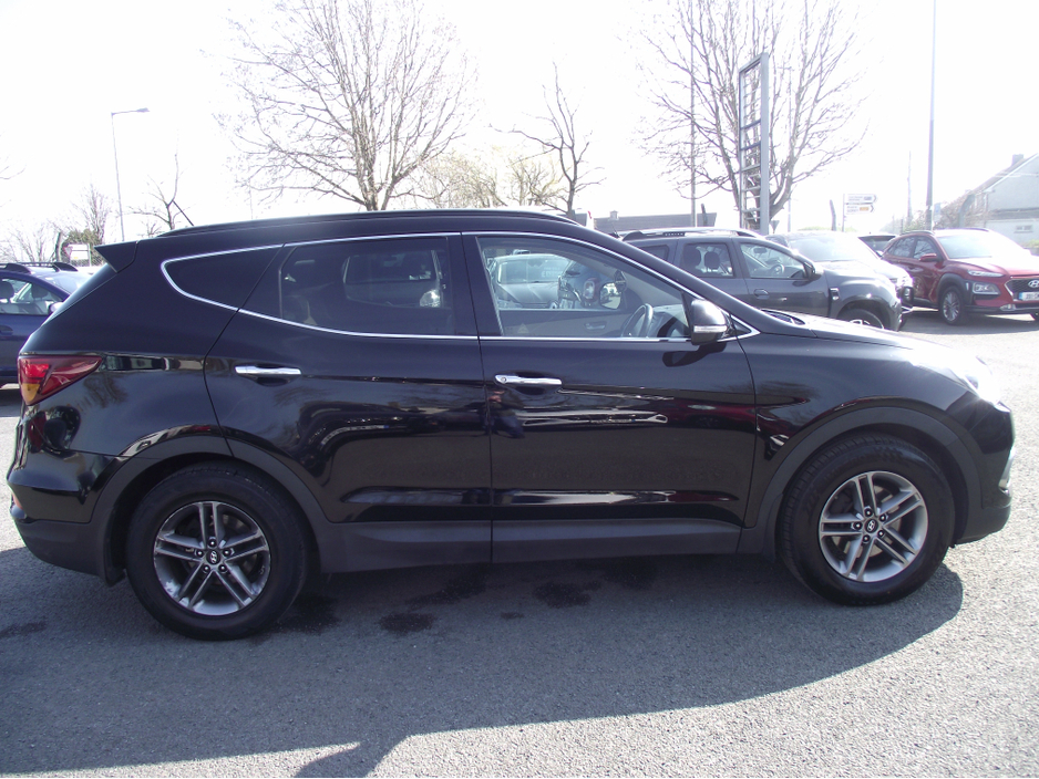 2017 Hyundai Santa Fe - image 3