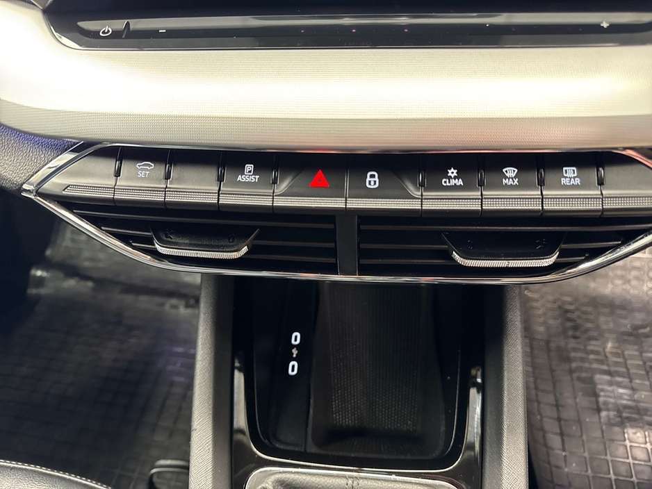 2023 Skoda Octavia - image 17