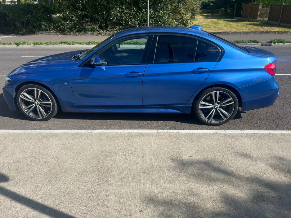 2017 BMW 3 Series - image 3