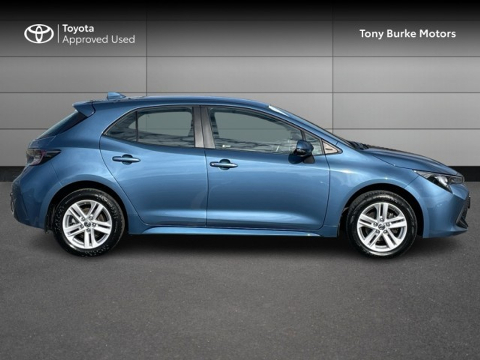 2022 Toyota Corolla - image 3